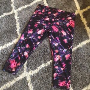 Fabletics Salar Printed Powerhold Capri leggings